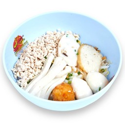 ก๋วยเตี๋ยวลูกชิ้นปลา เพิ่มหมูสับ 1 ช้อน