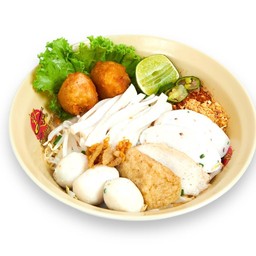 ก๋วยเตี๋ยวลูกชิ้นปลาต้มยำ พิเศษ