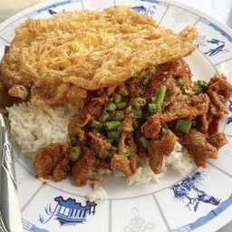 ผัดพริกแกงหมูไข่เจียวราดข้าว