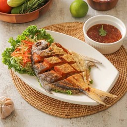 ปลาจาระเม็ดทอดสามรส