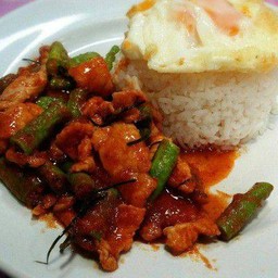 ผัดพริกแกงเนื้อ