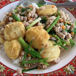 เต้าหู้ทรงเครื่องราดข้าว