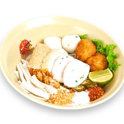 เส้นปลาลูกชิ้นปลาต้มยำ