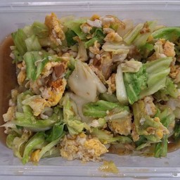 เป็นกับข้าวกะหล่ำปลีผัดไข่