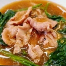 ราดหน้าหมูหมัก by ครัวชั้นสาม