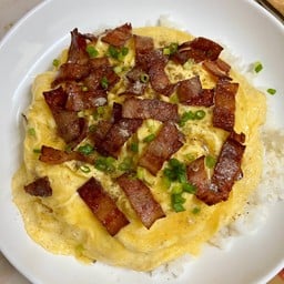 ข้าวไข่ข้นเบคอนไก่