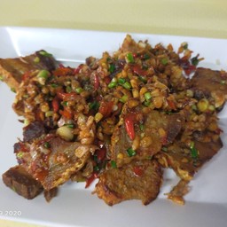 หมูกรอบ ผัดพริกเกลือ