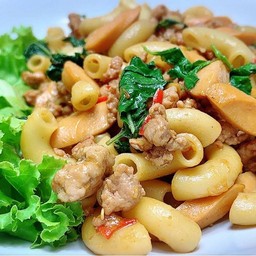 มักกะโรนีผัดกะเพรา Macaroni holy basil