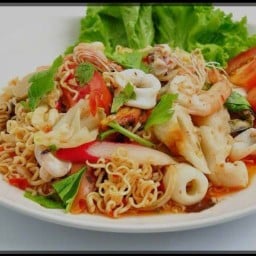 ร้าน ฅนระยำ แซ่บจี๊ดจ๊าด & น้ำสมุนไพร