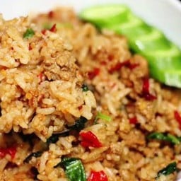 กระเพราไก่ข้าวคลุก