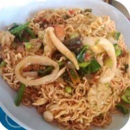 มาม่าผัดขี้เมาทะเล