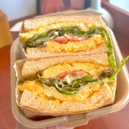 Sandwich creamy omelet