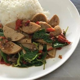 กะเพราหมูยอราดข้าว