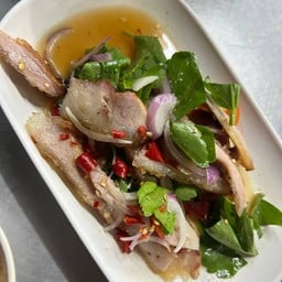 ยำคอหมูย่าง