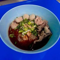 ก๋วยเตี๋ยวแชมป์ เจ้าเด็ด&กะเพราห่อ น้ำซุปกรมกล่อม เข้มข้น