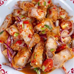 ยำหมูทอดอร่อยมาก