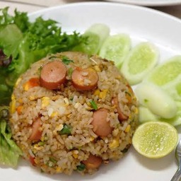 ข้าวผัดไส้กรอก