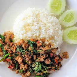 ข้าวราดกะเพราเนื้อ