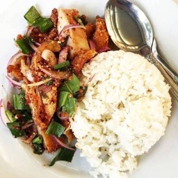 ข้าวยำไก่ย่างแซ่บ (ไก่ย่าง)