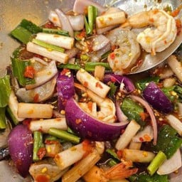 ยำกุ้ง 2 ใจ ไหลบัว