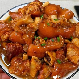 红烧猪脚 ขาหมูตุ๋นน้ำแดง