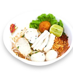ก๋วยเตี๋ยวลูกชิ้นปลาต้มยำ
