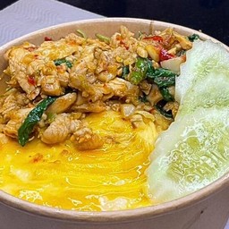 [อร่อยซ่ากับโค้ก] ข้าวกะเพราไก่ +  โค้ก ออริจินัล (ขวด)