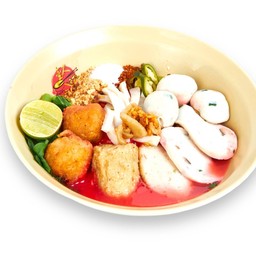 ก๋วยเตี๋ยวลูกชิ้นปลาเย็นตาโฟต้มยำ พิเศษ