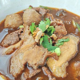 ก๋วยเตี๋ยวเนื้อโคขุน+ลูกชิ้น ธรรมดา