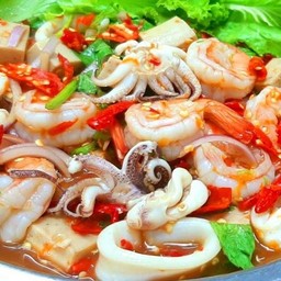 ยำรวมมิตร spicy mix salad