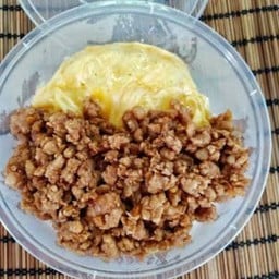 ไข่ข้นหมูสับกระเทียมราดข้าว