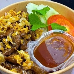 ข้าวเนื้อทอดกระเทียม