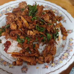 กระเพราหมูสับหน่อไม้