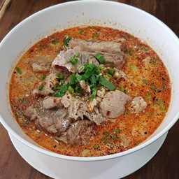 เส้นหมี่ต้มยำน้ำข้นกระดูกหมู