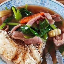 เส้นหมี่ราดหน้าเนื้อ