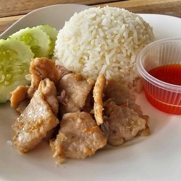 ข้าวหมูทอดกระเทียม