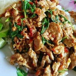 ข้าวกะเพราหมูชิ้น