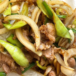 ข้าวพริกอ่อนหมูชิ้น