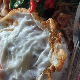 กระเพราเนื้อไข่ดาว