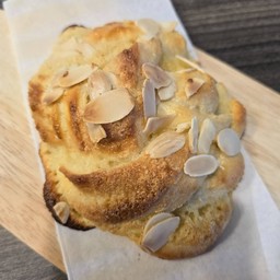 Almond Bun