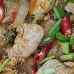 ข้าวพริกเผาไก่ชิ้น