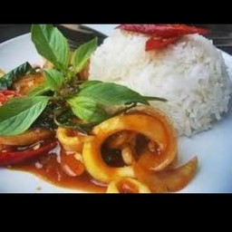 ผีดเครื่องแกงหมึกราดข้าว