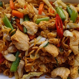 ผัดมาม่าไก่