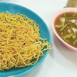 บะหมี่ทอดกรอบราดหน้า