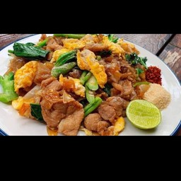 ผัดชีอิ้ว หมู