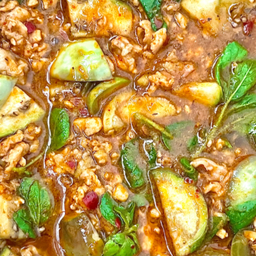 ข้าวพริกแกงมะเขือเปราะไก่สับ