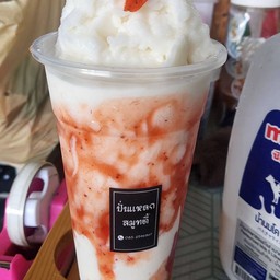 สตอเบอรี่นมสดปั่น