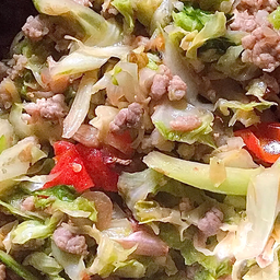 ข้าว ผัดกะหล่ำปลีหมูสับ