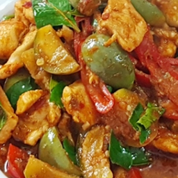 ข้าว พริกแกงมะเขือเปราะไก่ชิ้น