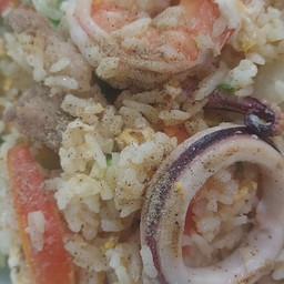 ข้าวผัดรวมมิตร